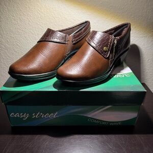 Easy Street Darcy Shooties Size 7 Tan/Brown Combo